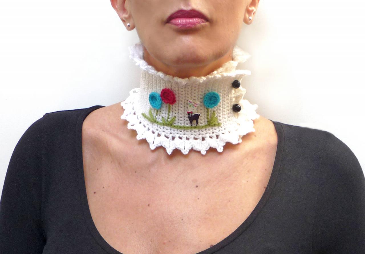White Collar Scarf Neckwarmer With A Little Deer And Big Flowers, Crochet Wool Choker Necklace - Animal, Fawn, Bambi, Deer, Nature Lovers,